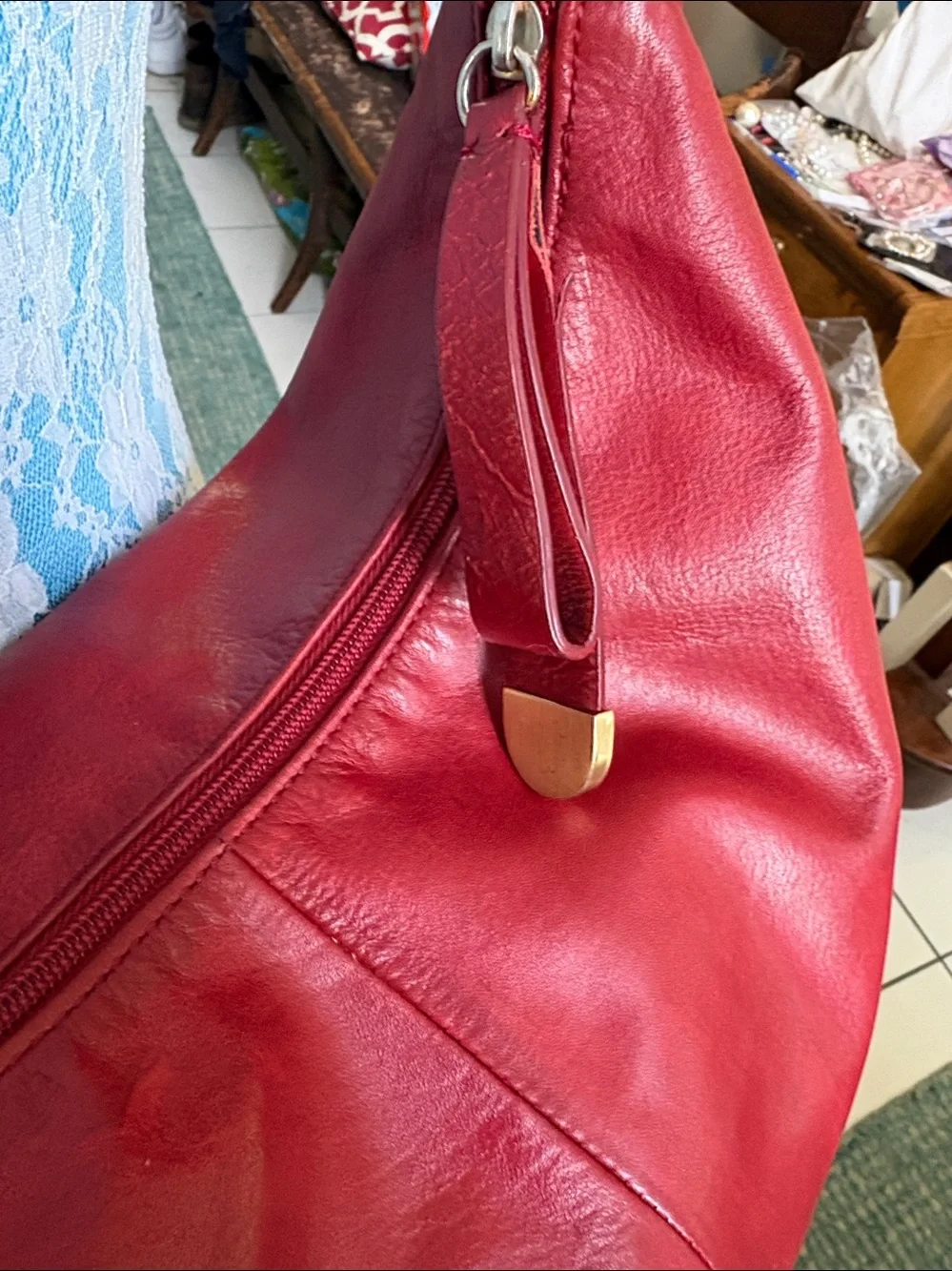 Perlina Hobo bag  shoulder bag leather autumn red  side & back pockets  brass ha